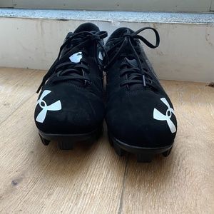 Under Armour Cleats Women's Size 8 Looks like new!